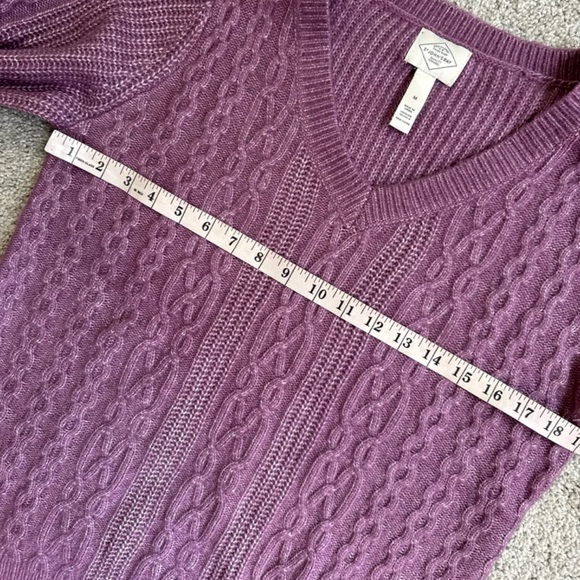 NEW w/TAG St. John’s Bay V-Neck Cable/Mix Stitch Sweater Sz.M Bordeaux Rose $38 - Picture 4 of 10